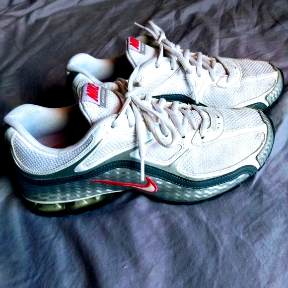 Nike Shoes - Nike Ladies Sz 9